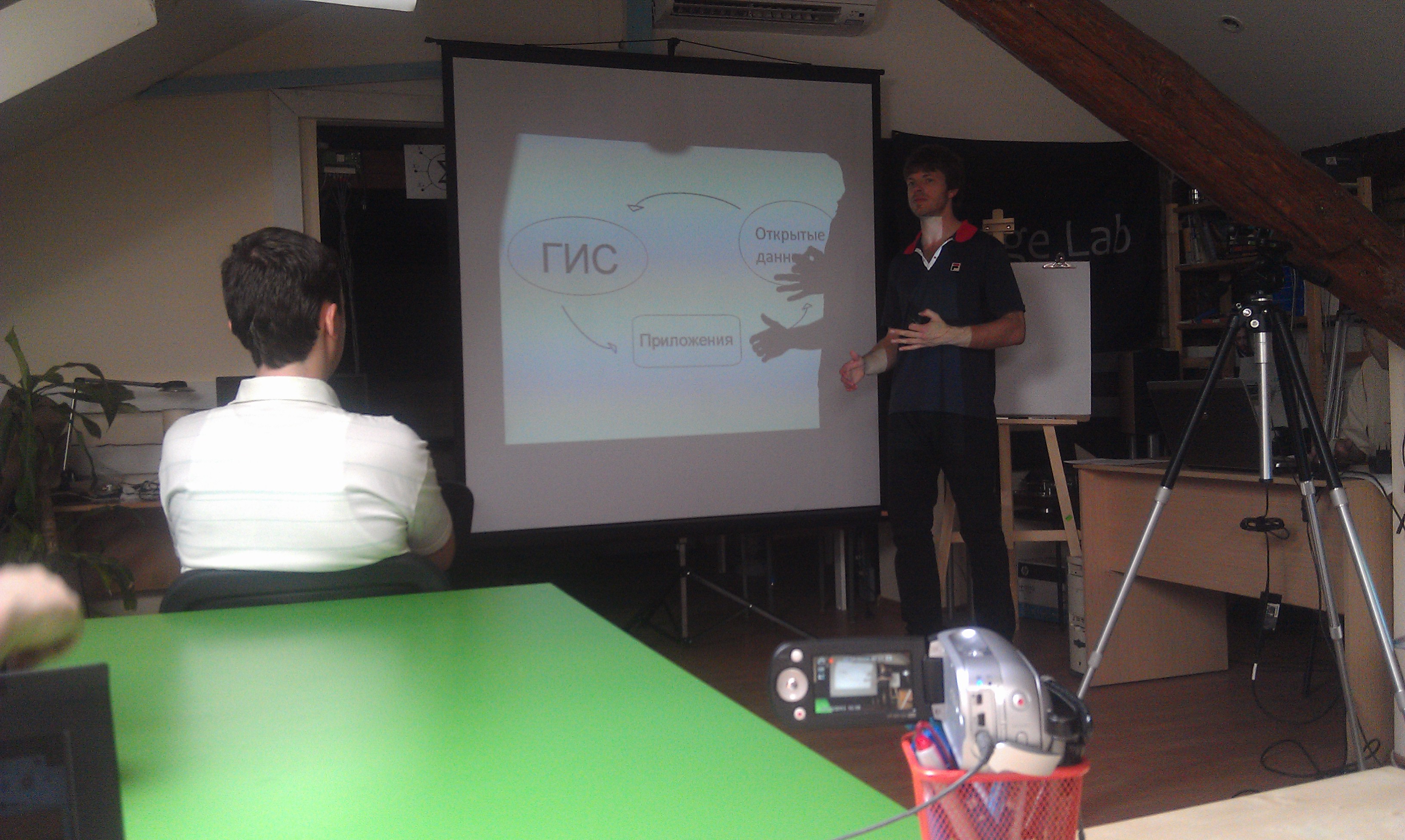 Единственное сделанное мною фото, godnik показывает театр теней.